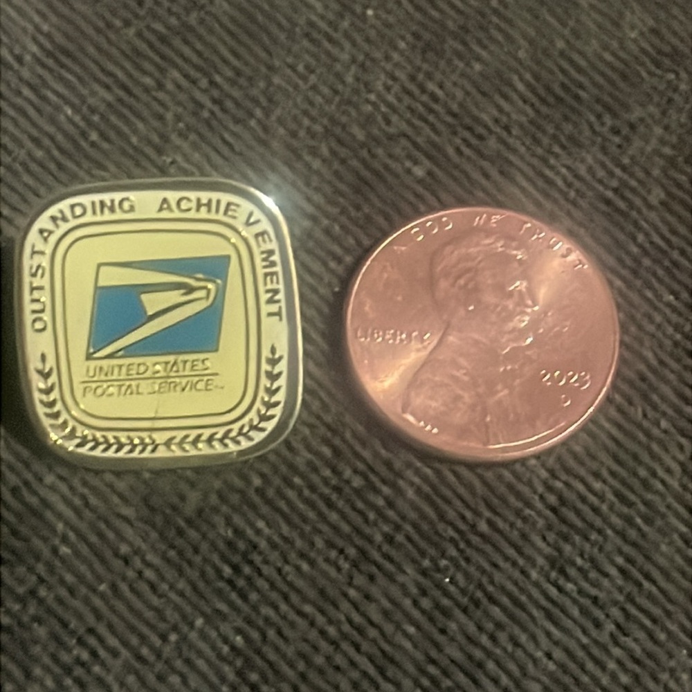 Unisex USPS SERVICE PIN United States Postal Service OUTSTANDING ACHIEVEMENT vtg - Picture 5 of 6